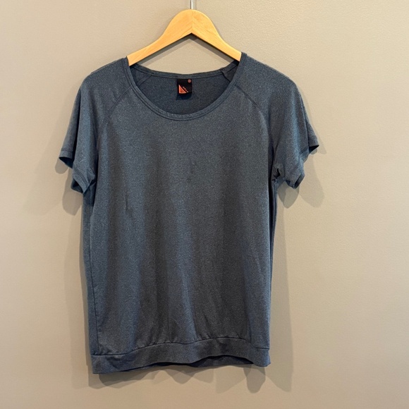 *GENTLY WORN* Women's Halti Active Sport Size M Tee - Picture 1 of 5